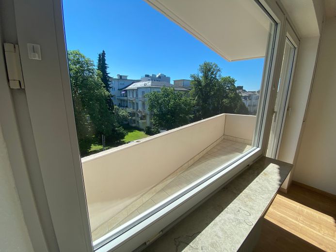 Top- Lage, schöne, ca. 53 qm Wohnung, 2 Zi.+je 1 Balkon+alle Räume mit Fenster – Balkon Wohnz. u. Küche