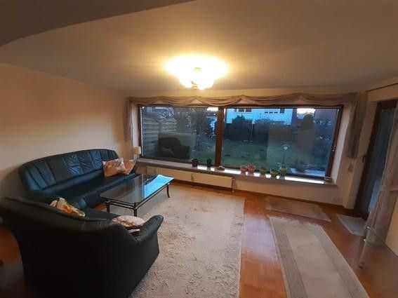 Wohnzimmer mit Gartenblick