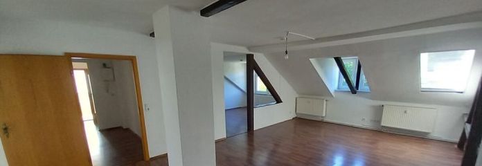 Spazioso appartamento mansardato di 4,5 locali in August-Bebel-Str. 18, disponibile da subito