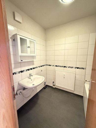 Bad mit Wanne/ Anschluss 2. WC