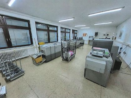 Provisievrij solitair object op toplocatie! Kantoorruimte, productie en veel buitenruimte aan de A1! – Lagerraum EG