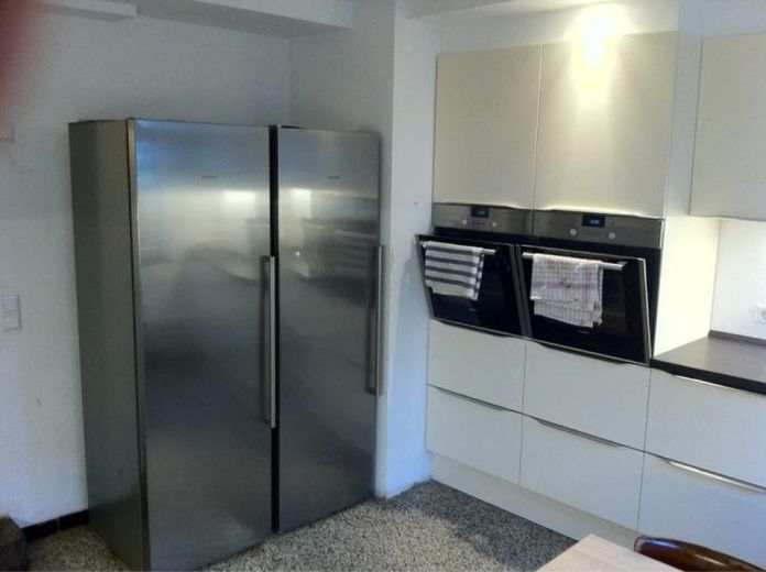 Zimmer in direkter Uninähe – Küche (Kühlschränke und Öfen)