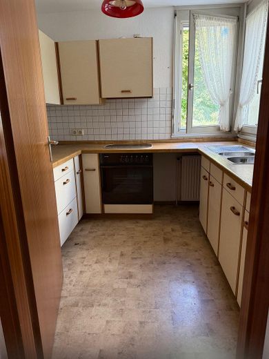 3-Zi-Gartenwohnung mit Terrasse und TG – ab sofort frei – Küche aktuell