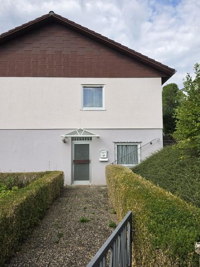 Provisionsfrei: Großzügiges Einfamilienhaus in ruhiger Aussichtslage mit teilbarem Großgrundstück – Eingang im Kellergeschoss