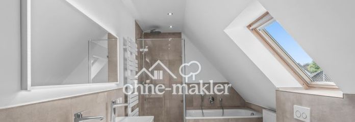 Hochwertig sanierte 5-Zimmer-DG-Wohnung mit großem Balkon und 2 Stellplätzen