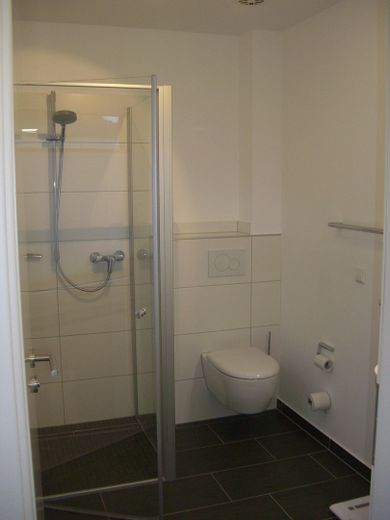 Energieeffizientes Einfamilienhaus mit Einliegerwohnung (232 m²) in Hannover-Bothfeld – ELW_Bad