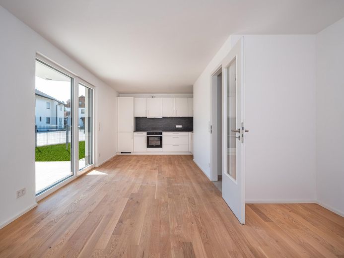 2-Zimmer Erdgeschosswohnung in Parsdorf - Erstbezug – Wohn- & Essbereich 