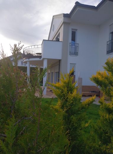 Großzügiges Einfamilienhaus im exklusiven Villenstil (privater Anbieter) – Foto 2