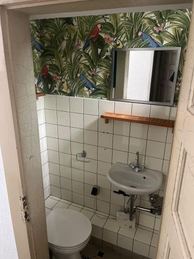Local comercial con encanto en un edificio antiguo de ensueño, con una bonita terraza y escaparate – Foto 11