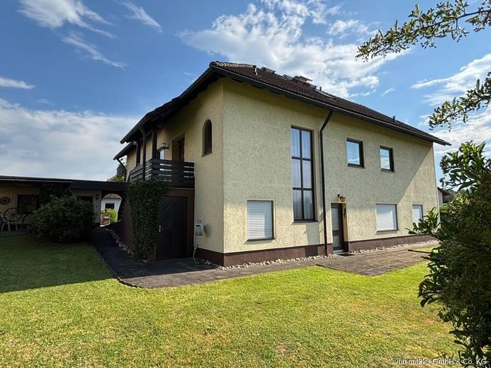 Stilvolles Einfamilienhaus mit Einliegerwohnung und großzügigem Grundstück in Arzberg – VUB0002479-2