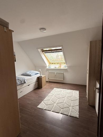 Красивая 2-комнатная квартира площадью 55 кв. м с балконом – Schlafzimmer