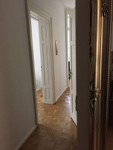 2-ZKB Luxus Altbau Designerküche |Designerbad |teilw. Fußbodenheizung | Balkon | Lift | Stellplatz – Flur