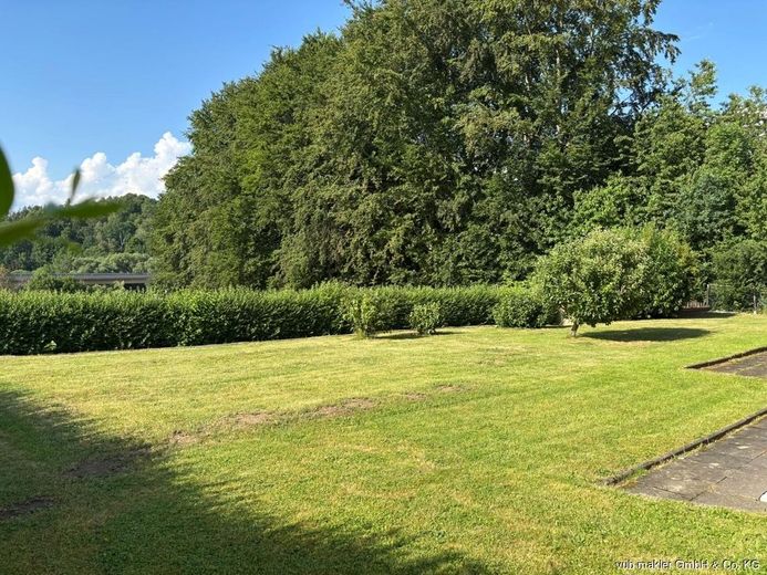 Stilvolles Einfamilienhaus mit Einliegerwohnung und großzügigem Grundstück in Arzberg – VUB0002479-18