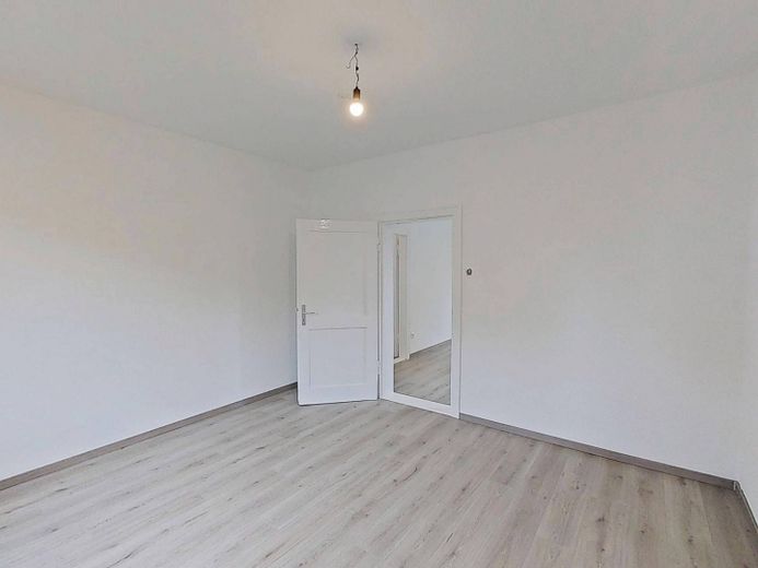 BALKONLU ve bol ışık alan, konforlu 3 odalı daire – Ansicht II: Schlafzimmer I