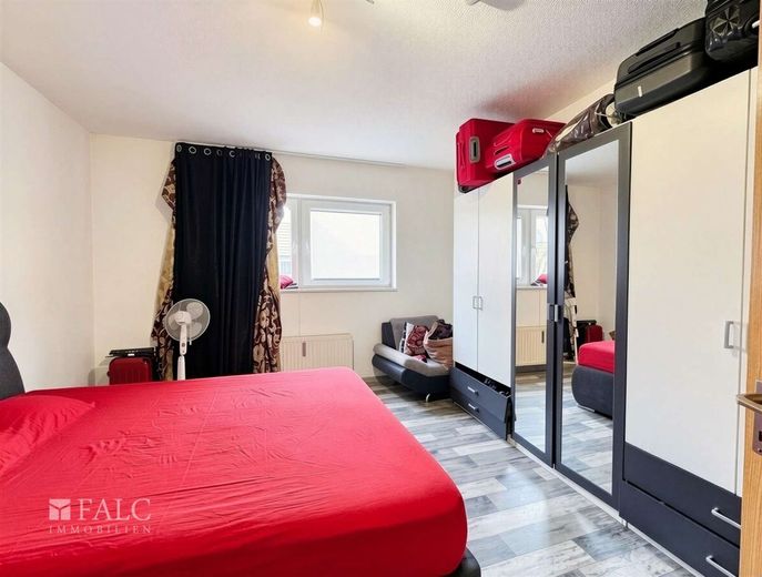 Vermietete Dachgeschosswohnung in zentraler Lage von Oberhausen-Marienkirche – Elternschlafzimmer