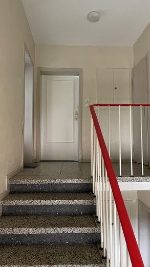 2,5 Raum Südstadt, Balkon 18 m², Wannenbad + Fenster, Energetik erfüllt, viele Dämmungen – Treppenhaus
