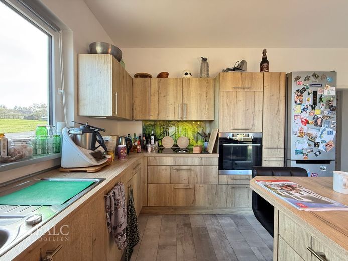 RESERVIERT***Atzenhausen - Wohnen auf einer Ebene: Neuwertiger Bungalow auf üppigem Grundstück*** – Küche