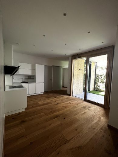 Exklusives Wohnen im Lehel – Neuwertige Wohnung mit Lift & Klimatisierung & Garten – Foto 4