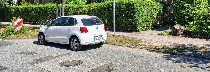 Lichtdurchflutetes Wohnen in Hamburg-Lokstedt: Charmante 3-Zimmer-Wohnung – Haus Straßenseite