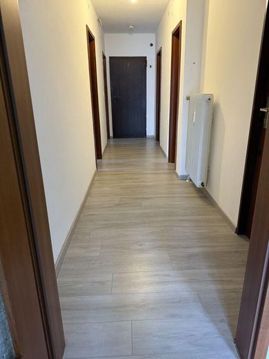 Zweifamilienhaus mit 2 sep. Wohneinheiten | Mögl. Anlageobjekt – Flur Wohnung UG