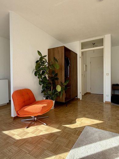 Bezugsfrei in Flingern: 1-Zimmer-Wohnung mit Balkon, Keller und Tiefgarage – Wohnraum