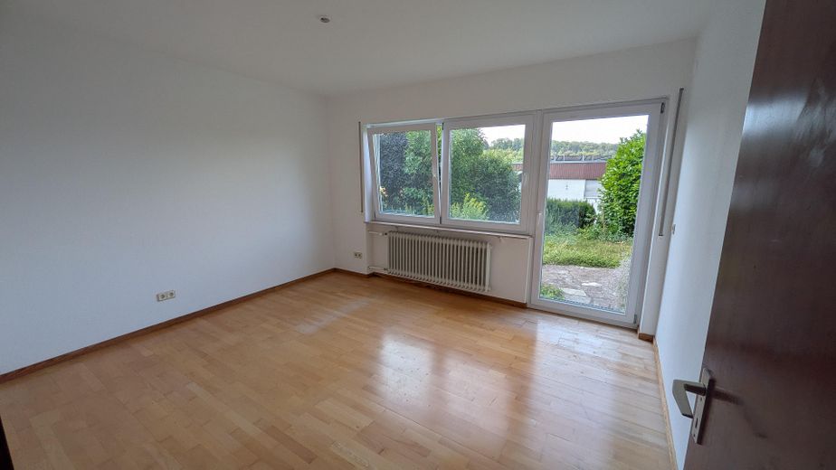 Family Happiness with Panoramic Views: Spacious Living in Leonberg’s Prime Location – 3. Schlafzimmer 