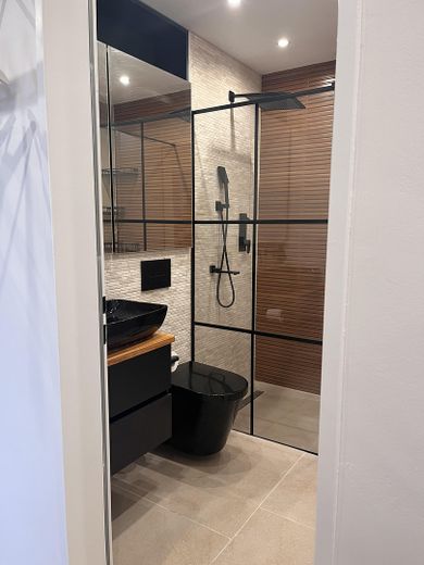 Bad von der Türe aus 