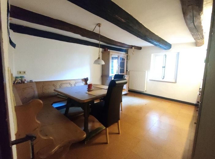 Sin intermediarios: finca con entramado de madera de alrededor de 1720 – aprox. 1.030 m² de superficie habitable/útil, salón, taller, edificio anexo – Kleine Küche im OG