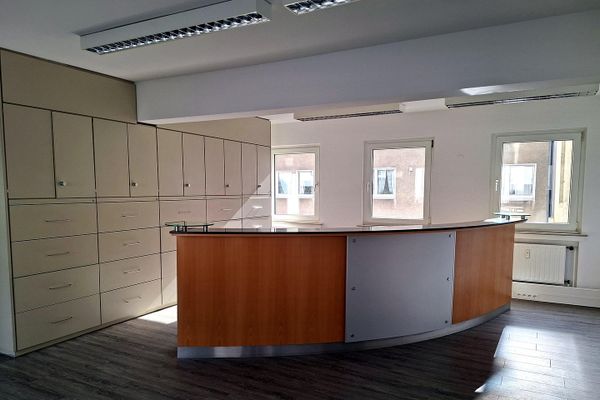 Sofort startklar: 120 m² Büro-/Praxisetage in Bestlage Borbeck - nur 2 Gehminuten zu Markt & Bahnhof