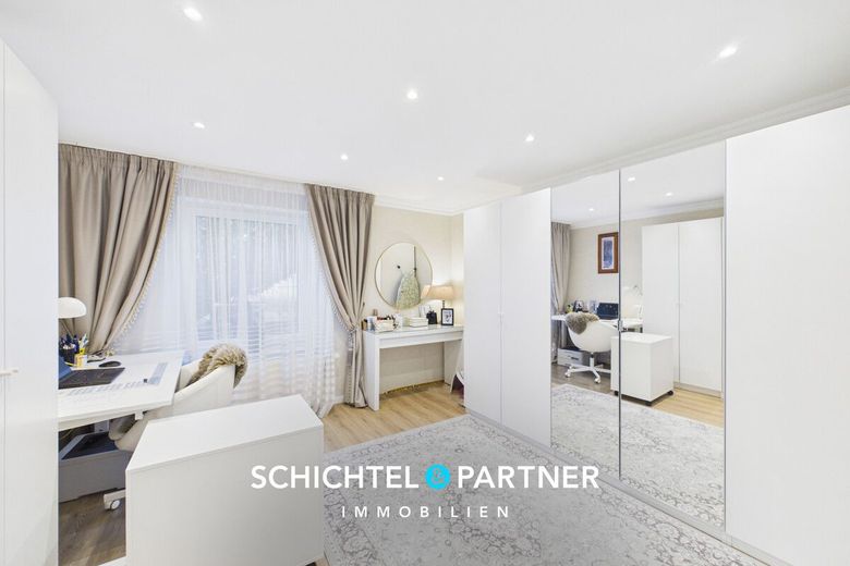 Osterholz | Hochwertig saniertes Einfamilienhaus mit großem Garten – S&amp;P | Ankleidezimmer