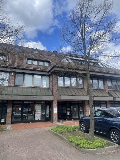Helle, renovierte 4-Zimmerwohnung mit großer Dachterrasse und außergewöhnlichem Raumangebot – Außenansicht