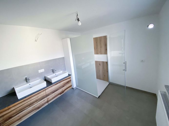 Bad mit Einbauten vom Schreine