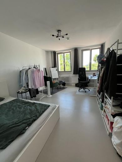 TOPLAGE ! Helle, sanierte 2-Zimmer Wohnung mit Mainblick – Zimmer