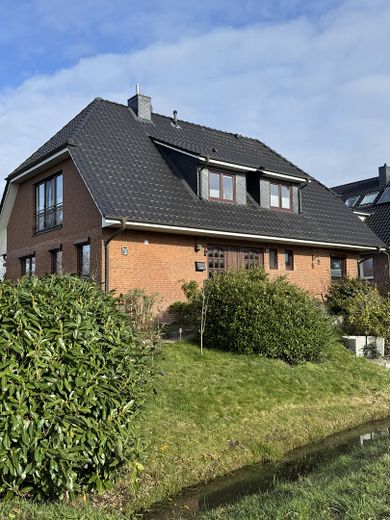 modernisiertes Ein-/Zweifamilienhaus mit Feldblick - PROVISIONSFREI – Straßenansicht