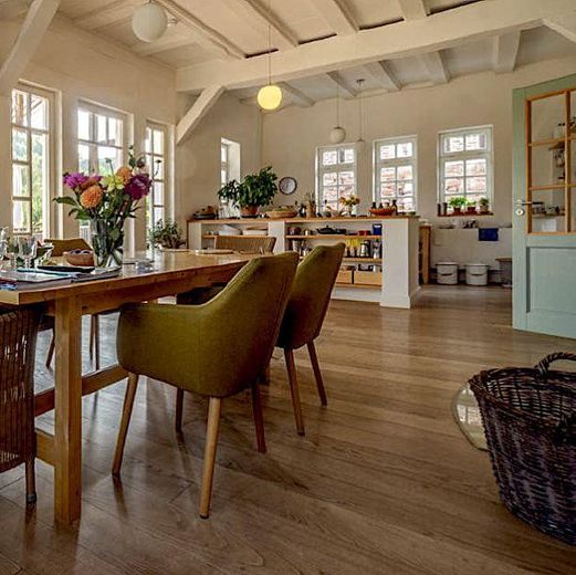 Prächtiges Wohn-Atelierhaus im Naturpark Kellerwald - Edersee – Wohn-,Ess-,Küchenbereich EG