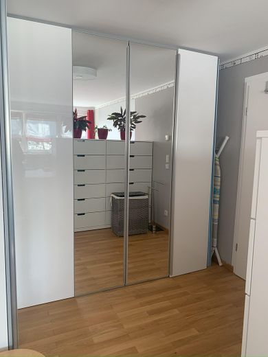 Oferta cenowa! Jasny, wolny od zamieszkania dwupoziomowy DG z dużym tarasem dachowym – Schlafzimmer / Ankleide