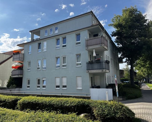 *** Moderne 2-Raum Eigentumswohnung in Erfurt mit Balkon und TG Stellplatz – _Außenansicht