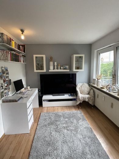 2,5-Zimmerwohnung - gut vermietet - Kapitalanlage - provisionsfrei – Wohnzimmer