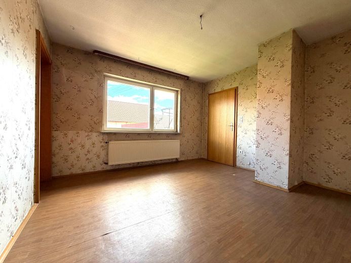 2 tolle Häuser * Neu- und Altbau * in Freisbach – Vorderhaus: Zimmer OG