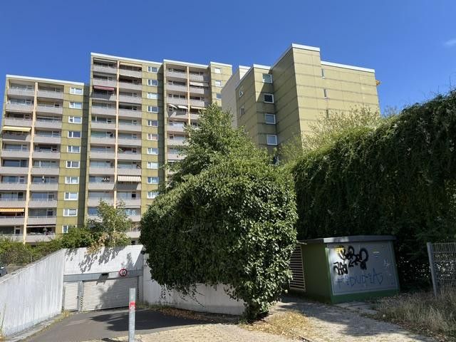 Inwestycja kapitałowa blisko centrum Brunszwiku – 3 pokoje, ok. 90 m², balkon i miejsce garażowe – TG-Zufahrt von Westen