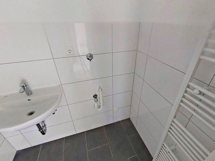 Moderne 3-Zi.-Whg. mit BALKON in Duisburg-Marxloh – Ansicht II: Bad