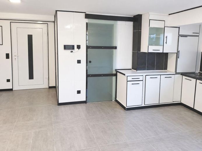 127 m² PRIVATES WOHNEN MIT EIGENEM POOL & GARTEN – 2 GARAGEN + 1.920 € KALTMIETEINNAHMEN – Nutzflächen Allgemein