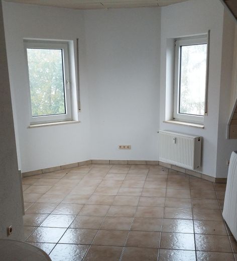 2 Familienhaus - Kernstadt und Ruhig, Bj. 1991, 900m² Grundstück – Wohnzimmer DG
