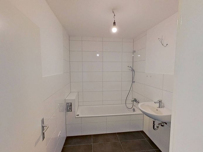 Lübeck-St. Jürgen'de BALKONLU ve harika manzaralı modern 3 odalı daire – Ansicht I: Bad