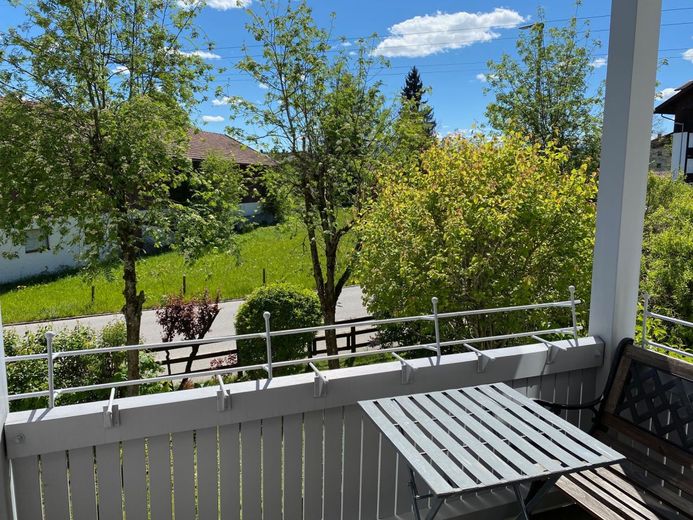 Blick vom Balkon ins Grüne