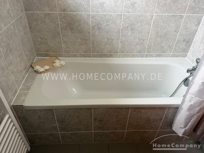 2 Zi.-Wohnung, möbliert, 4. OG, mit Loggia. – db01cefcc6edd606d19356089d413bc010972a96.jpg