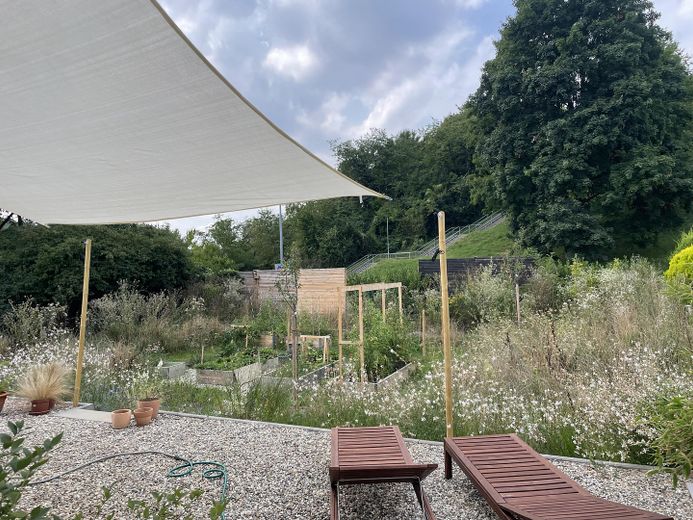 4-Zimmer-Wohnung mit großem Garten, Terrasse & Garage – Garten/Terrasse