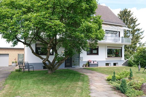 Attraktive 4-Zimmer Wohnung EG, zentral gelegen in Neunkirchen-Seelscheid