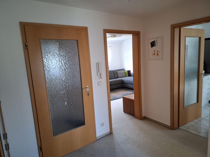 Flur Richtung WZ + Küche