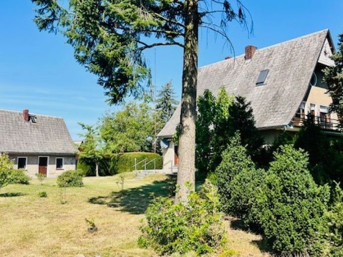 Großes Wohnhaus auf sehr großem Grundstück in Randlage – Foto 1